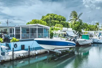 Image de Fully Remodeled Spacious 3/2. 5 waterfront Key Largo home with dock & boat lift