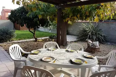 Image de Superbe villa de plain pied avec grand jardin - 6radi8