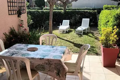 Image de T2 climatisé avec jardin privatif et piscine collective - 4hr212