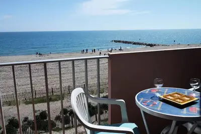 Image de Front de mer pour ce charmant T2 - Vue Splendide - 4ond34