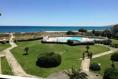 Image de Accès direct plage pour ce T2 vue mer avec piscine et parking -4goel33