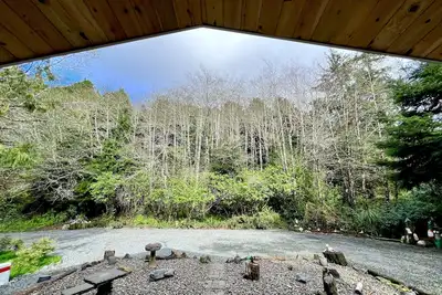 Image de Peaceful Forest Cottage with Hot Tub  Near Beach+Twin Rocks  Family&Pet Friendly