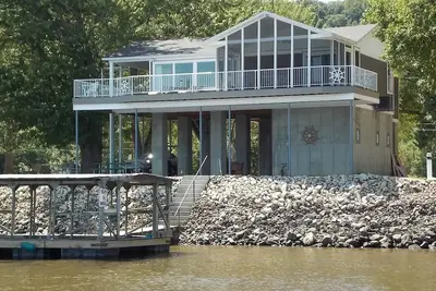 Mississippi River Front Property with amazing views!