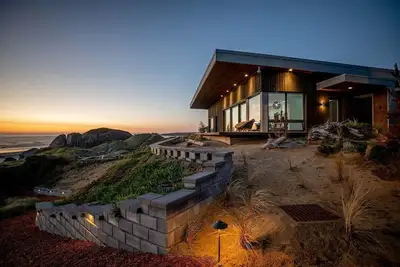 Image de Oceanview Serenity / Sauna • Hot Tub • Fast Wi-Fi