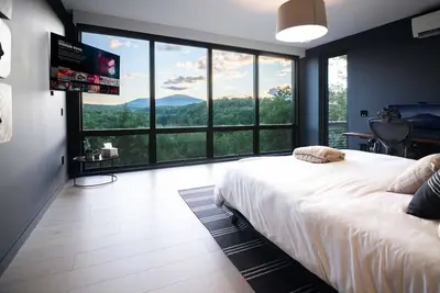 Image de Exquisite Hudson Valley Panoramic Views, Poolside