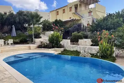 Image de Petit village, 2 maisons réunies pour 2 familles