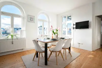Image de Spacious apartment for 6, only 5 minutes walk to the beach