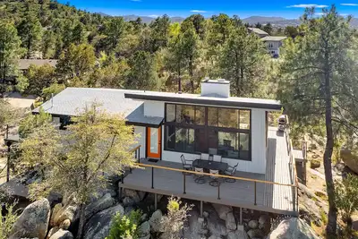 Mid Century Modern home in the boulders. Amazing views. 1. 4 miles from downtown.