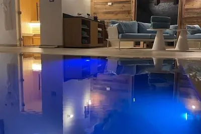 Image de Chalet 5*, 260m2, piscine, ski aux pieds, sauna, vue Mont-Blanc