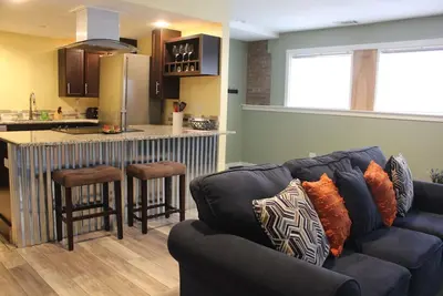 Image de 125 Cedar 1 · Apartment in Kalamazoo + Wi-Fi + Garage + Laundry
