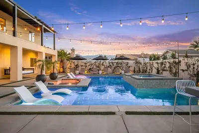 Image de Desert Skyline | Luxury Pool + Sunken Firepit Area