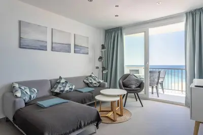 Image de Appartement \"Arce Frontline Seaview\", avec piscine, balcon et Wi-Fi