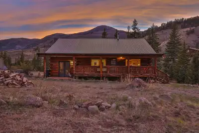 Image de River & Roots: Family cabin with private riverfront