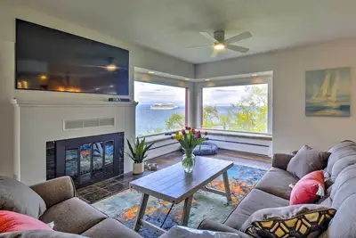 Image de Chic Port Angeles Home w/ Oceanfront Balcony!