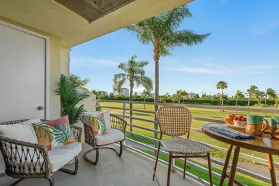 Image de Pool + Hot Tub + Beach Gear + Views. 5 Min to St. Pete Beach