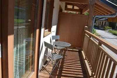 Image de 200m du centre station, Rez-de-chaussée, balcon, télévision, casier à ski, 49m²