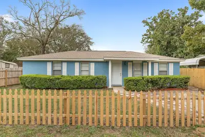 Image de Little Blue Cottage - 3br\/2 Bath 5 min to Downtown & Nas