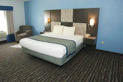 Image de One Room Suite 1 King Bed at Sandwich Lodge and Resort