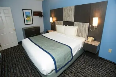 Image de Deluxe Suite 1 King Bed at Sandwich Lodge and Resort