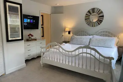 Image de Relax in this Cozy Property Located Close to Everything