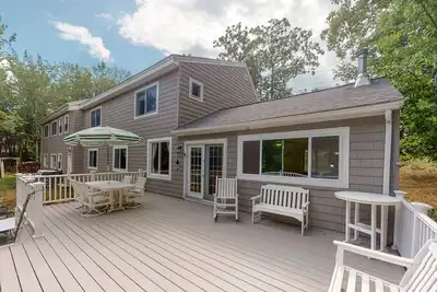Image de Waterfront home with deck, patio, grill, firepit, Ping-Pong, & WiFi