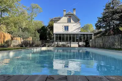 Image de Maison de maître tout confort - Parc arboré avec piscine chauffée