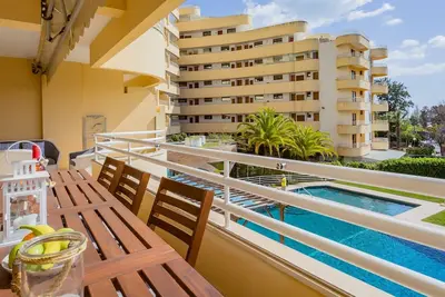 Image de 2bdr W/ Pool - 5min from beach by LovelyStay