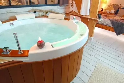Appartement Cosy avec baignoire Balnéo dans la chambre et filet de Catamaran