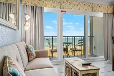 Image de Southern Comfort - Expansive views of the ocean and beach! Newly renovated plus top grade linens! by RedAwning