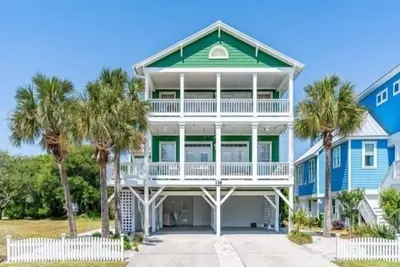 Image de Indigo Retreat - Bring the whole family! Fully renovated, Seawatch community Stunner! by RedAwning