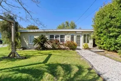 Image de Flip Flop Paradise (2-Bedroom Cottage) by RedAwning
