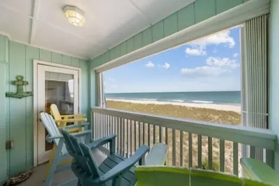 Image de Vitamin Sea - Third floor Oceanfront! Take a break and soak up some Vitamin Sea! by RedAwning
