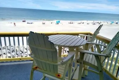 Image de A18 Parrot Escape - Ocean View! There is nothing quite like a Carolina sunrise viewed from your private oceanfront deck by RedAwning