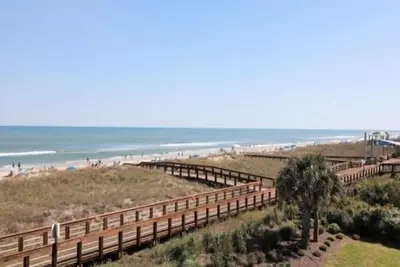 Image de Sea Life - Oceanfront! Pleasure Island Paradise! Lose yourself in the ocean views! by RedAwning