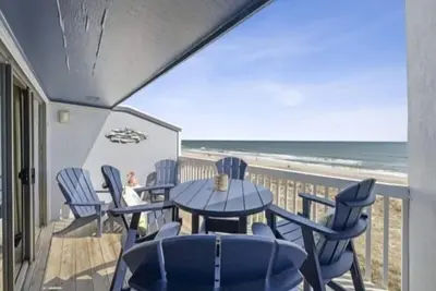 Image de Conched Out - Feel the ocean breezes as you relax on the deck overlooking the lovely Carolina Beach coastline by RedAwning