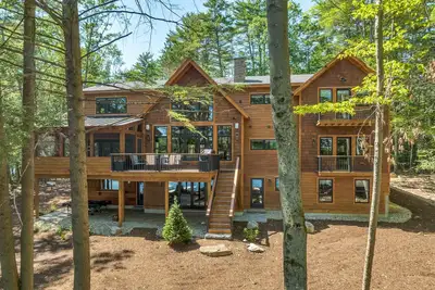 Image de Ultimate luxury experience on Winnipesaukee Sleeps 18 Huge Beach