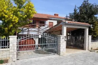 Image de Appartement dans Banjole avec terrasse, Climatisation, Wifi, Machine Ă laver (3360-3)