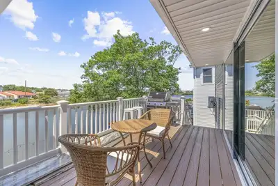 Image de Waterfront Firepit Game Room at Legacy Beach House