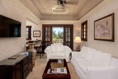 Image de 1br\/2ba Suite - Kitchen, Living Room & Balcony - Private Resort on Crane Beach! \n
