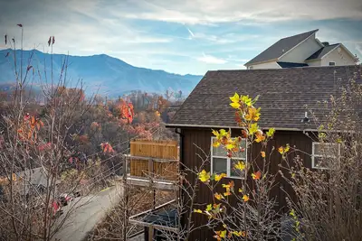 Image de Amazing Views, Hot Tub, Games, Summer Pool Access!