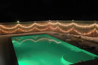 Image de Sam Springs. . . Private Geothermal Pool near golfing