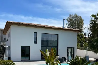 Image de Grande villa de 220 mètre avec piscine  à 10 min de la plage