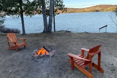 Image de Cozy, modern cottage lots of space, perfect waterfront for swimming / water fun!