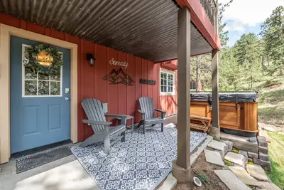 Image de Cozy cabin with Hot tub Fireplace Fire pit Full kitchen Close to town and Rmnp.