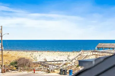 Image de Oceanfront townhouse with ocean views and pool!