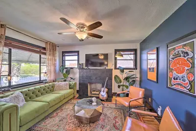 Image de Amazing Musical Abode in Expo Square Neighborhood!
