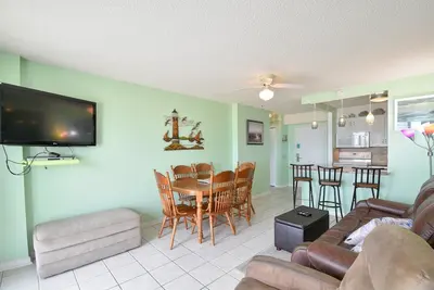 Image de Beachfront 2 Bedroom with private balcony, Unit 303