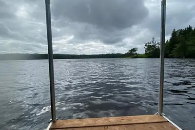Image de Beautiful Hilltop Waterfront cottage, private getaway, quiet lake front cottage