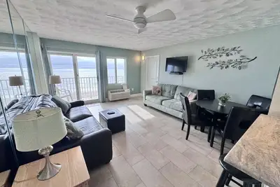 Image de Unit 706 -Relaxing Oceanfront Condo w/2 Queen Beds