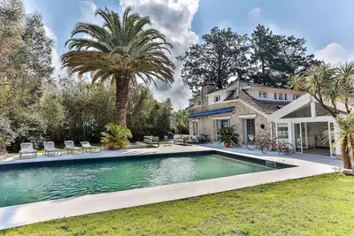 Image de Capbreton \"Les Embruns\" Magnifique villa avec piscine chauffée pour 10 personnes.